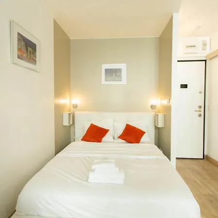Bnbnook - Eiffel Tower & Champs-elysees -